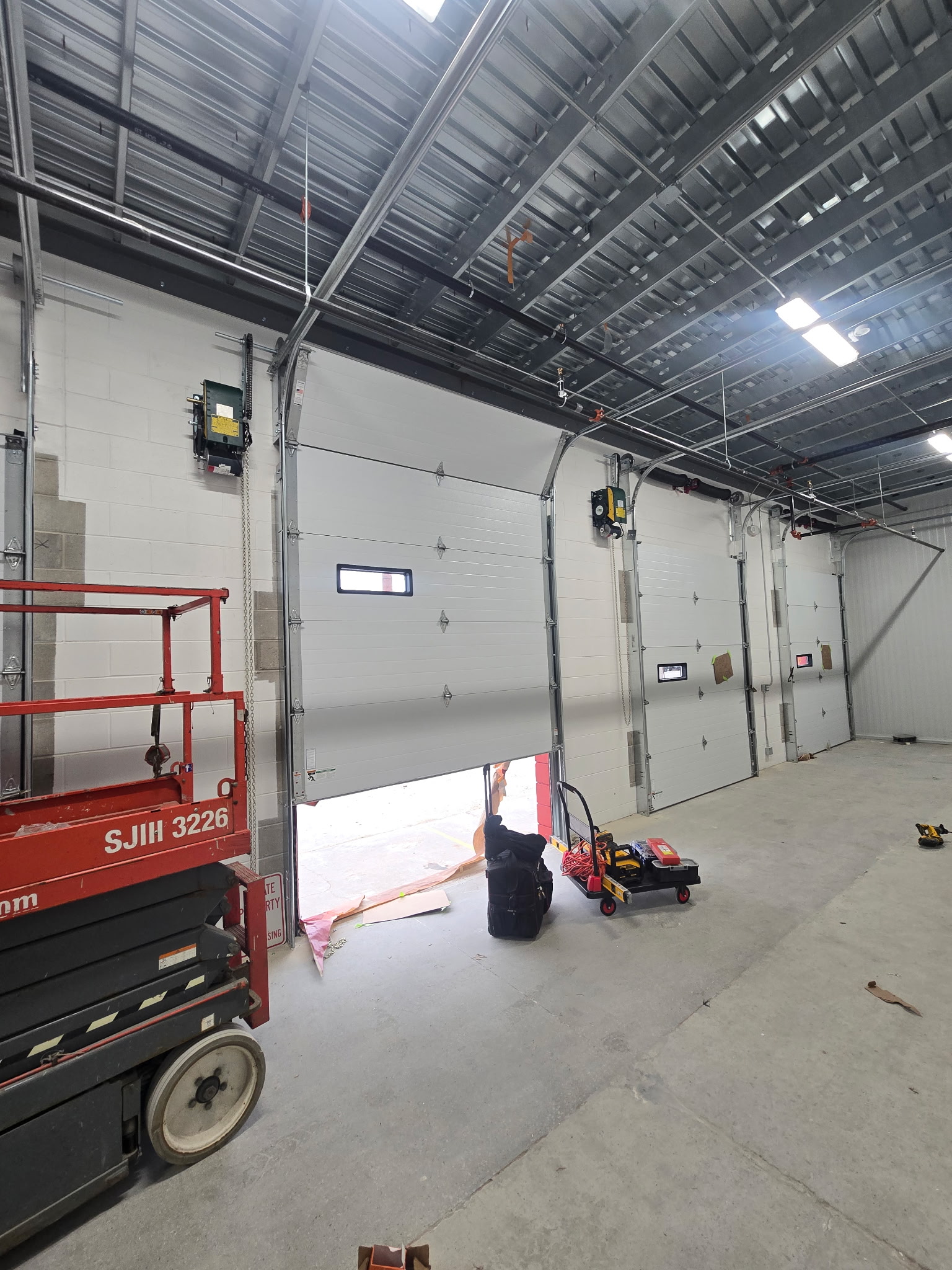 1000016971 Garage Door & Overhead Door